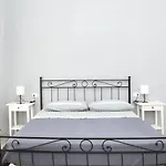 Garibaldi Apartment *