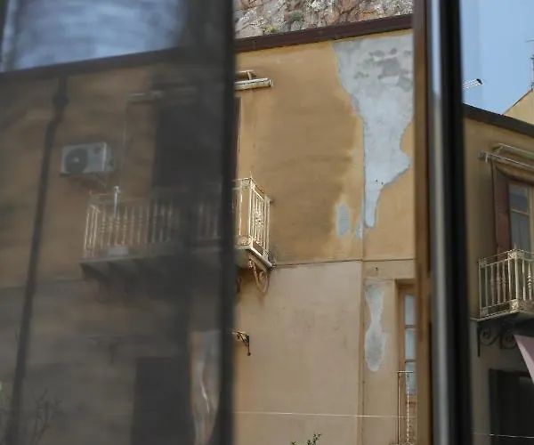 Daire Garibaldi Cefalù